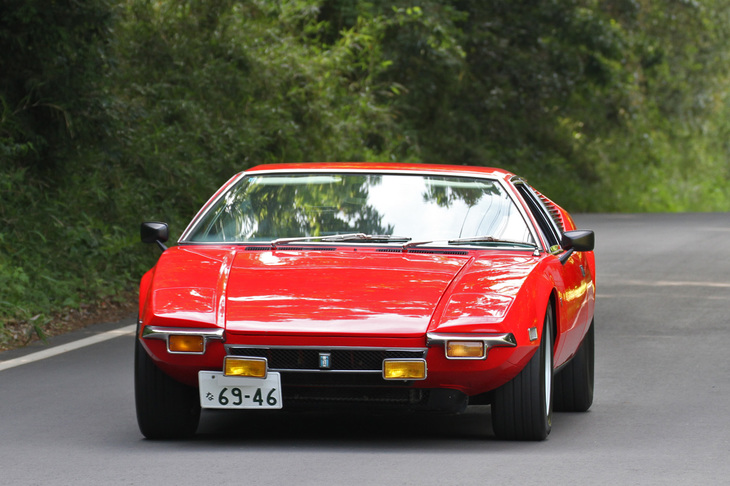 フォードV8ユニットを積んだ、米・伊混血スーパーカーである「デ・トマソ・パンテーラ」。プレーンなボディーを持つ初期モデル。