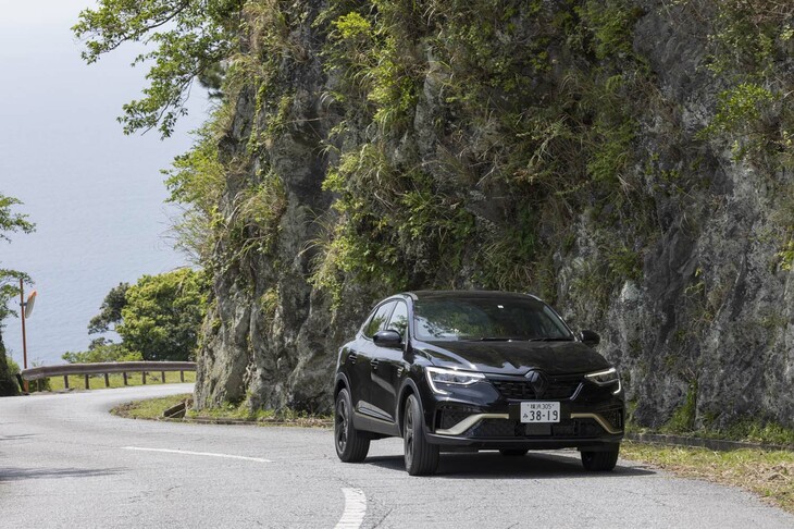 ワインディングロードでは既存のハイブリッド車とはひと味違う走りが楽しめる。その際の燃費の落ち込みの小ささに驚く。