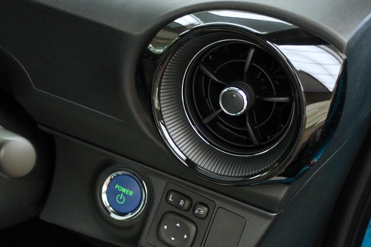 アクア クロスオーバー（エアコン吹き出し口）