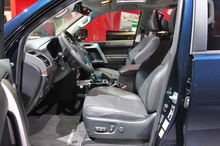 トヨタ・ランドクルーザープラド（フロントシート）