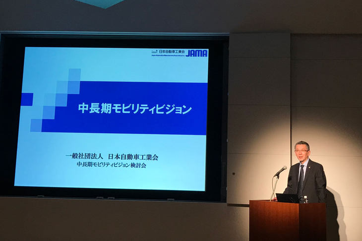 ITS企画部会 副部会長の三崎匡美氏からは、自工会が描く「中長期モビリティビジョン」と題して、人々の暮らしに「感動」をもたらすモビリティーのあり方について発表された。