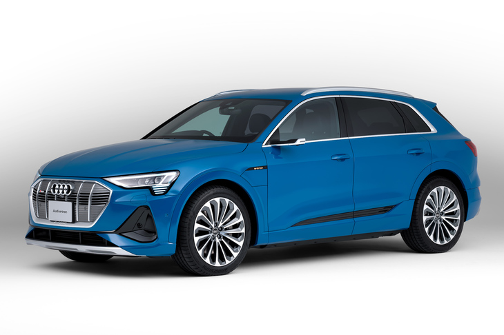 容量71kWhのバッテリーを搭載した「e-tron 50」。上級の「e-tron 55」よりバッテリー容量を減らし、価格を抑えたモデルだ。