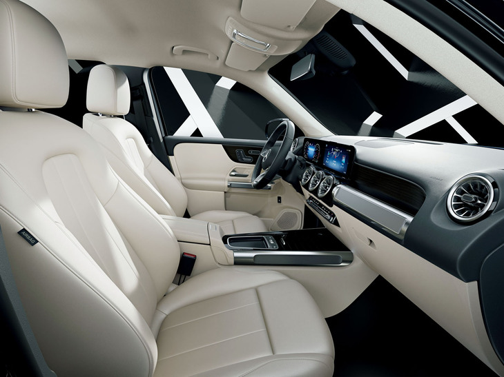 こちらは限定30台のレザーARTICOマキアートベージュ／ブラックシート仕様。