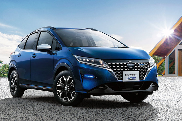 純正カスタマイズモデルの「ノートAUTECHクロスオーバー」。最低地上高はFF車で145mm、4WD車で150mmと標準車より25mm高められており、当然ながら足まわりには専用のセッティングが施される。