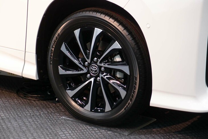 トヨタ・ノアS-Z＜7人乗り／ハイブリッド車＞（切削光輝17インチアルミホイール）