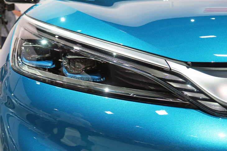BYDアットスリー（ヘッドランプ）