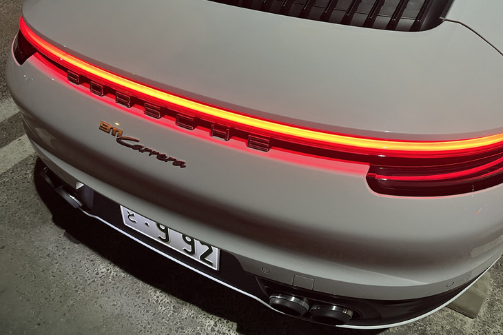 992型「ポルシェ911」は、2018年11月のロサンゼルスモーターショーで高性能モデル「カレラS」と「カレラ4S」が先にデビュー。ベースとなる「カレラ」と「カレラ カブリオレ」は、8カ月後の2019年7月に発表された。