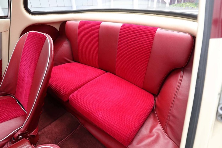 マツダR360クーペ（リアシート）