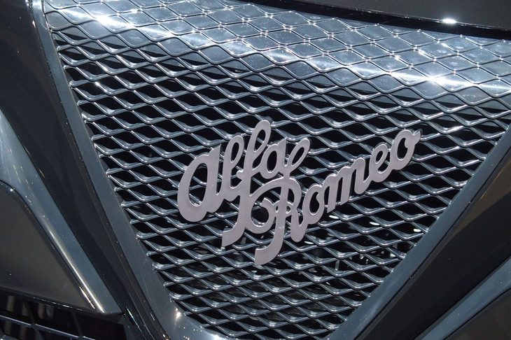 アルファ・ロメオ・ジュニア（フロントグリル）