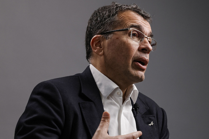 ルノー・グループのチーフテクノロジーオフィサーと、アルピーヌのCEOを兼任するフィリップ・クリーフ氏。欧州のメーカー／ブランドの多くが電動化戦略の見直しを余儀なくされているなかで、アルピーヌはどのような道を歩むのか？