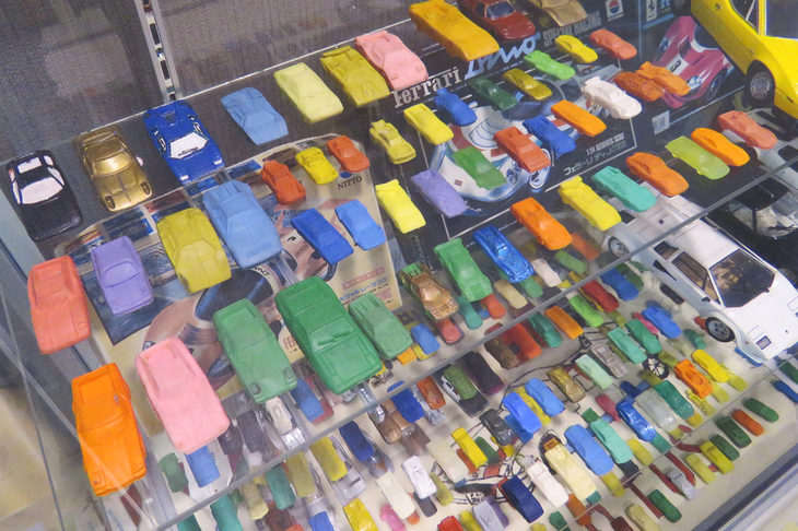 スーパーカーブームのもとではさまざまな商品が人気を博した。写真は当時流行したスーパーカー消しゴム。