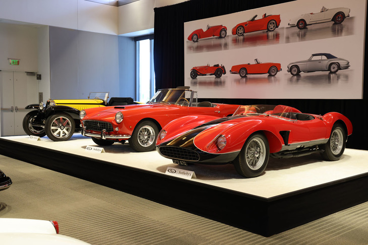 モントレーのダウンタウンでは毎年「モントレーカーウイーク」に合わせて、RMサザビーズのオークションが開催されている。