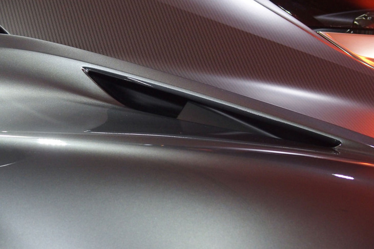 マクラーレンW1（リアフード）