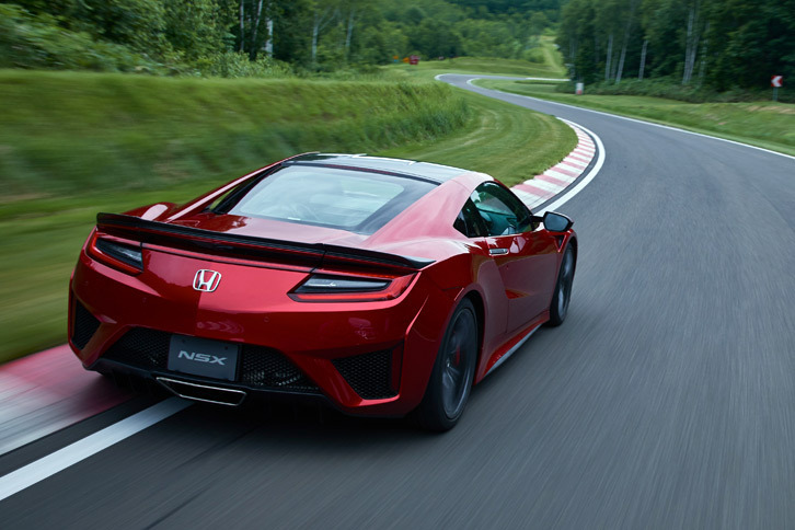 フロントのツインモーターユニットは、高速走行時でもモーターアシストが可能なように各部を改良。車速がモーターの許容回転域を超える場合は、プラネタリーギアのリングフリー制御によってモーターを保護する。