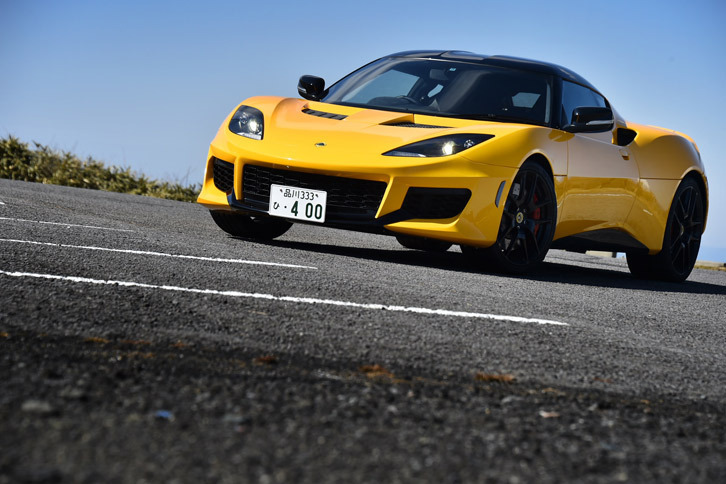 ボディーカラーは全10色。テスト車にはルーフやミラーカバー、サイドシルなどをブラックで塗り分ける「ブラックパック」が選択されていた。