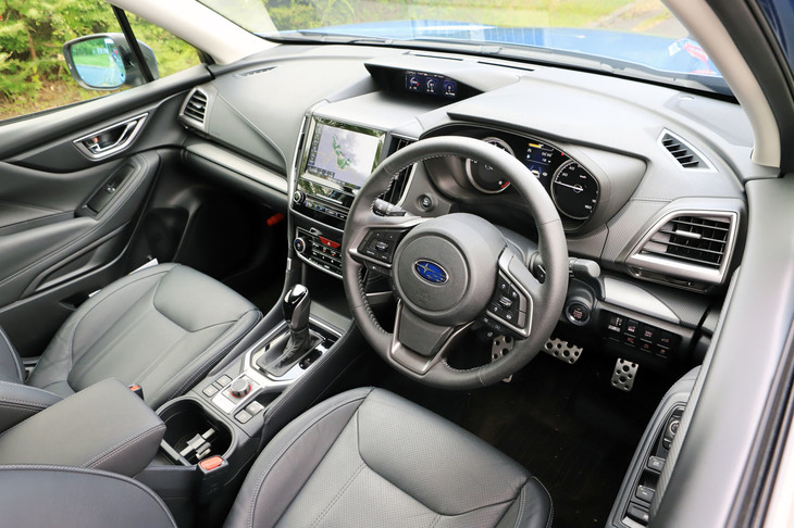 「フォレスター プレミアム」のインテリア。STI製パーツは装着されていない。