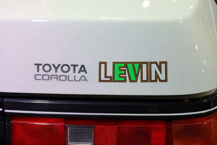 トヨタAE86 BEVコンセプト（リアの車名ロゴ）