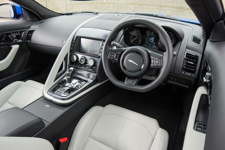 2018年モデルの「Fタイプ」には、純正インフォテインメントシステム「InControl Touch Pro」が全車に標準装備された。