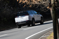 おおらかなドライブフィールと高い機能性を併せ持つ「ジープ・コマンダー」。やや粗削りなところはあるものの、SUVの本来のあり方に忠実なモデルといえるだろう。