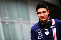 10番グリッドからスタートしたフォースインディアのエステバン・オコン（写真）は、オープニングラップでハースのロメ・グロジャンにぶつけられコースアウト、0周で戦列を去った。2016年の第13戦ベルギーGPでデビューした21歳のフランス人ドライバーにとって、これがF1初リタイアとなる。この接触により10秒加算のペナルティーが科せられたグロジャンは15位完走。（Photo=Force India）