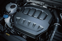 現行「ゴルフR」に搭載される2リッター直4ガソリンターボエンジン。今回のマイナーチェンジにより、最高出力が320PSから333PSに引き上げられた。