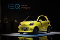 コンパクトEVの「スマートEQフォーツー」は、アジア地域で初めて出展された。