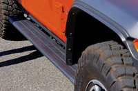 「ジープ・ラングラー」に可動式サイドステップ付きの特別仕様車が登場の画像