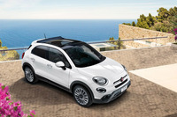 電動ソフトトップ採用の「フィアット500X」が初登場　100台の台数限定で発売
