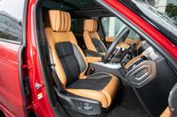 上質なセミアニリンレザーのシートは、写真のツートンカラーに加え、エボニー（黒）のモノトーンも用意されている。