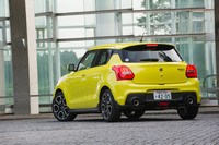 フルモデルチェンジにより、スズキの新世代プラットフォーム「ハーテクト」の採用車となった「スイフトスポーツ」。ボディー剛性の向上とともに、従来モデル比で70kgの軽量化も実現している。