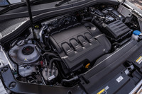 2リッター直4ディーゼルターボエンジンは最高出力150PS、最大トルク340N・mを発生。JC08モード燃費値は17.2km/リッターと発表されている。