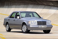 1985年に登場した「W124」。「Eクラス」というモデル名は同車から採用された。