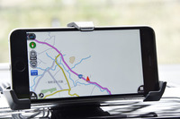 マップデータはGoogleマップではなく、ゼンリン製のデータを採用している。ルートガイダンス機能は1年間無料だが、2年目以降は更新料が必要となる。