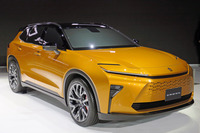 “アクティブライフを楽しむワゴンとSUVのクロスオーバー”と説明される「クラウン エステート」。