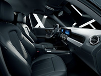 「GLB180エディションブラックスターズ」のインテリア。シートは限定170台のレザーARTICOブラック仕様。