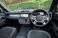 インテリアカラーは試乗車の「エボニー」のほか「ベージュ」と「カーキ」も追加コストなしで選べる。