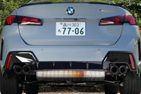 【BMW M235 xDriveグランクーペ】
	ボディーサイズ：全長×全幅×全高＝4550×1800×1435mm／ホイールベース：2670mm／車重：1590kg／駆動方式：4WD／エンジン：2リッター直4 DOHC 16バルブ ターボ／トランスミッション：7段AT／最高出力：300PS（221kW）/5750rpm／最大トルク：400N・m（40.8kgf・m）/2000-4500rpm／タイヤ：（前）235/40R19 96Y XL／（後）235/40R19 96Y XL（グッドイヤー・イーグルF1アシメトリック6）／燃費：12.6km/リッター（WLTCモード）／価格：734万円
	
	【取材時の燃費データ】
	テスト距離：498.1km（市街地1：高速道路7：山岳路2）／使用燃料：48.1リッター（ハイオクガソリン）／参考燃費：10.3km/リッター（満タン法）／10.8km/リッター（車載燃費計計測値）