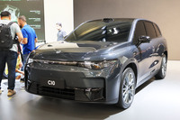 同じく欧州に投入予定の「C10」はDセグメント車。満充電からの航続距離は420km（WLTP）で、ユーロNCAPの安全評価で5つ星を獲得している。「T03」とC10が最初に発売され、以降3年間は毎年少なくともひとつの新型車が投入される。