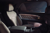 ベントレーが英国の高級宝飾ブランド「ブードルズ」とのコラボ仕様を全モデルに設定の画像