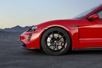 「ポルシェ・タイカン」の新グレード「GTS」登場