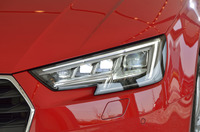 ハイビームの配光を自動調整する「マトリクスLEDヘッドライト」。「アウディ バーチャルコックピット」とのセットオプションで提供される。