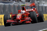 常にハミルトンの背後につけていたライコネンだが、抜きにくいコースに加え、この日のフェラーリはポテンシャル不足。ミドフィールドに沈んだフェリッペ・マッサが無得点に終わったことで、ランキングでは3位に浮上したが……。（写真＝Ferrari）