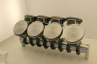 クランク間隔、僅か2ミリの軽量ピストン。