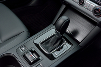 トランスミッションはCVTのみ、駆動方式は4WDのみの設定となる。