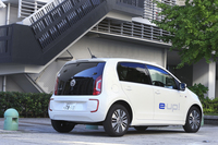 2013年9月のフランクフルトショーで発表された「e-up!」。日本では2014年10月にお披露目された。