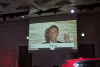 大会への意気込みを語る、競技者のビデオメッセージも上映された。
    