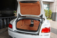 荷室の容量は475リッター。トランクリッド内側にもファブリックが張られる。