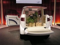 ホンダの軽商用コンセプト「P.V」。ピックアップトラックとバンの機能を融合し、シャレたデザインで包んだクルマ。