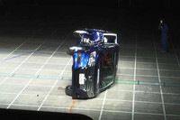 側突実験の結果、ゴロリ横になった「ホンダ・ステップワゴン」。