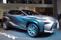 「レクサスLF-NX」